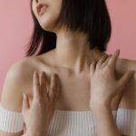 dandruff flakes shoulder 215 1