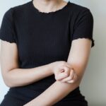 person scratching arm itc 1022 1