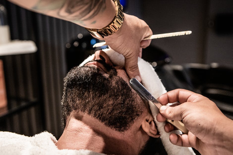 mct-oil-seborrheic-dermatitis-guide-2026 - A barber groomer trimming a beard with precise technique at a salon in João Pessoa, Brazil.