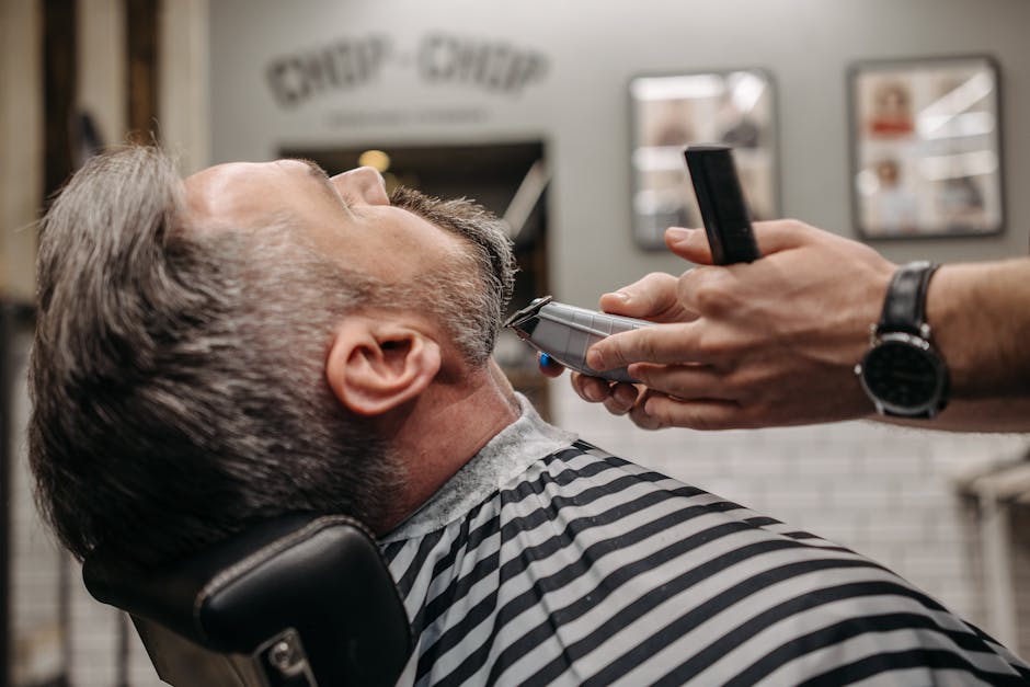 safe-face-oils-seborrheic-dermatitis-2026 3 safe-face-oils-seborrheic-dermatitis-2026 - Close-up of a man getting a beard trim in a stylish barbershop. Professional grooming in modern setting.